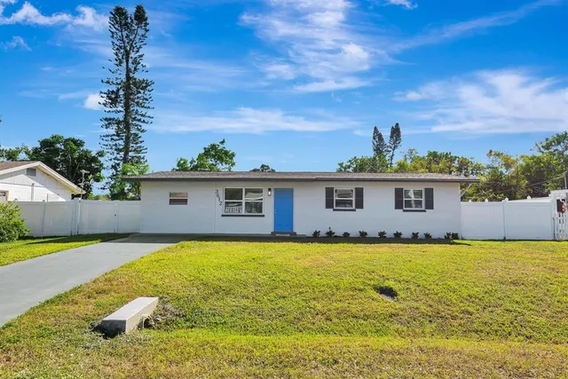 a view of a house with a yard