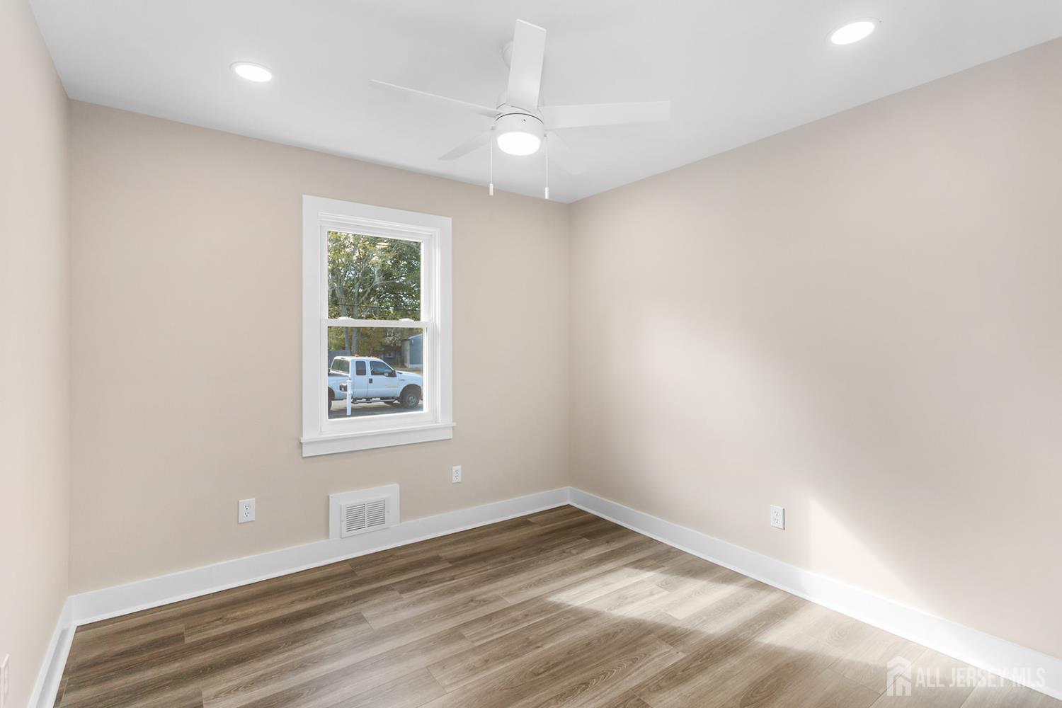 47 Glen Road Howell, NJ 07731 - Photo 27 of 37 Gallery Image 27