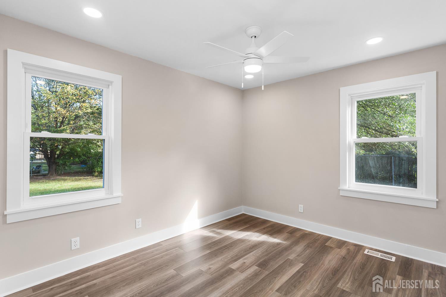 47 Glen Road Howell, NJ 07731 - Photo 29 of 37 Gallery Image 29