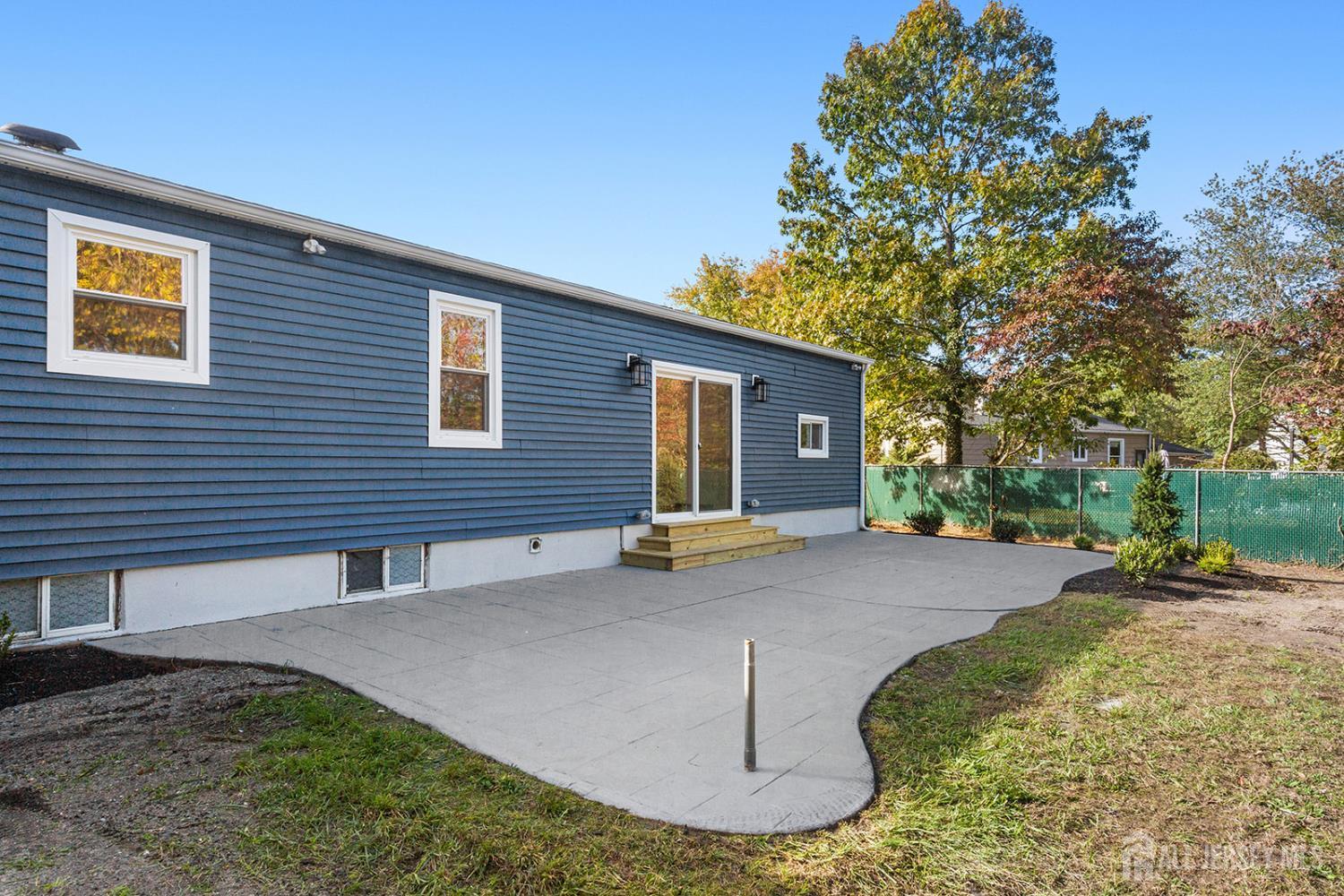 47 Glen Road Howell, NJ 07731 - Photo 4 of 37 Gallery Image 4