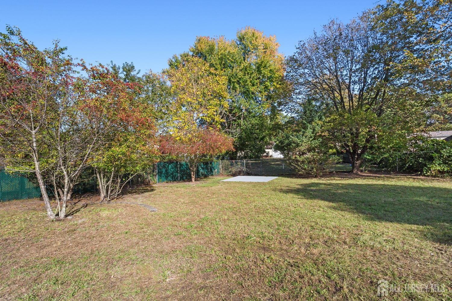 47 Glen Road Howell, NJ 07731 - Photo 6 of 37 Gallery Image 6