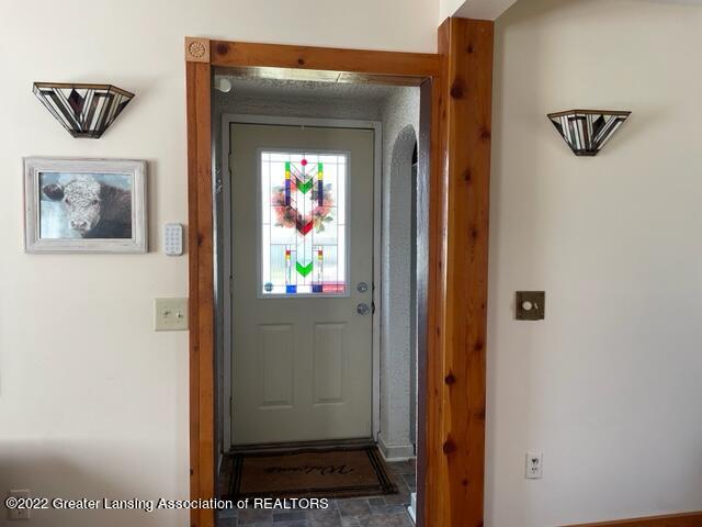 5013 Hughes Road Lansing, MI 48910 - Photo 3 of 31 IMG_4836