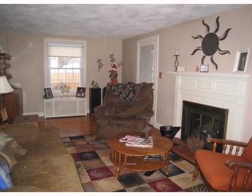 190 Edgemere Road Pawtucket, RI 02861 - Photo 2 of 8 Living Room.