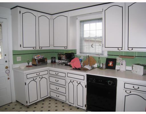 190 Edgemere Road Pawtucket, RI 02861 - Photo 4 of 8 Kitchen.