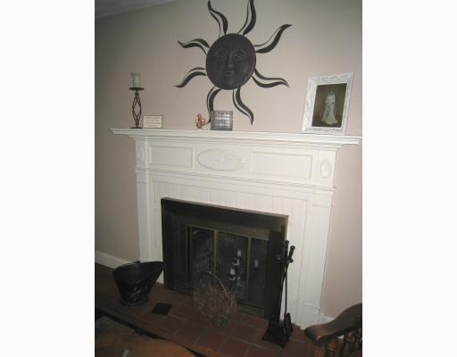 190 Edgemere Road Pawtucket, RI 02861 - Photo 8 of 8 Living Room.