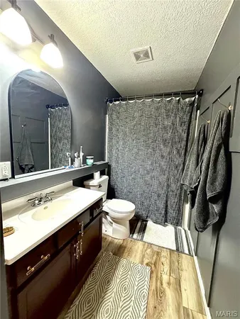 $379,900 | 54291 Johnny Trail, Hannibal, MO 63401