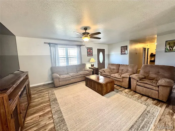 $379,900 | 54291 Johnny Trail, Hannibal, MO 63401