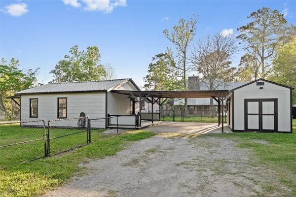 $1,600 | 231 Javelina Trail, Hankamer, TX 77560