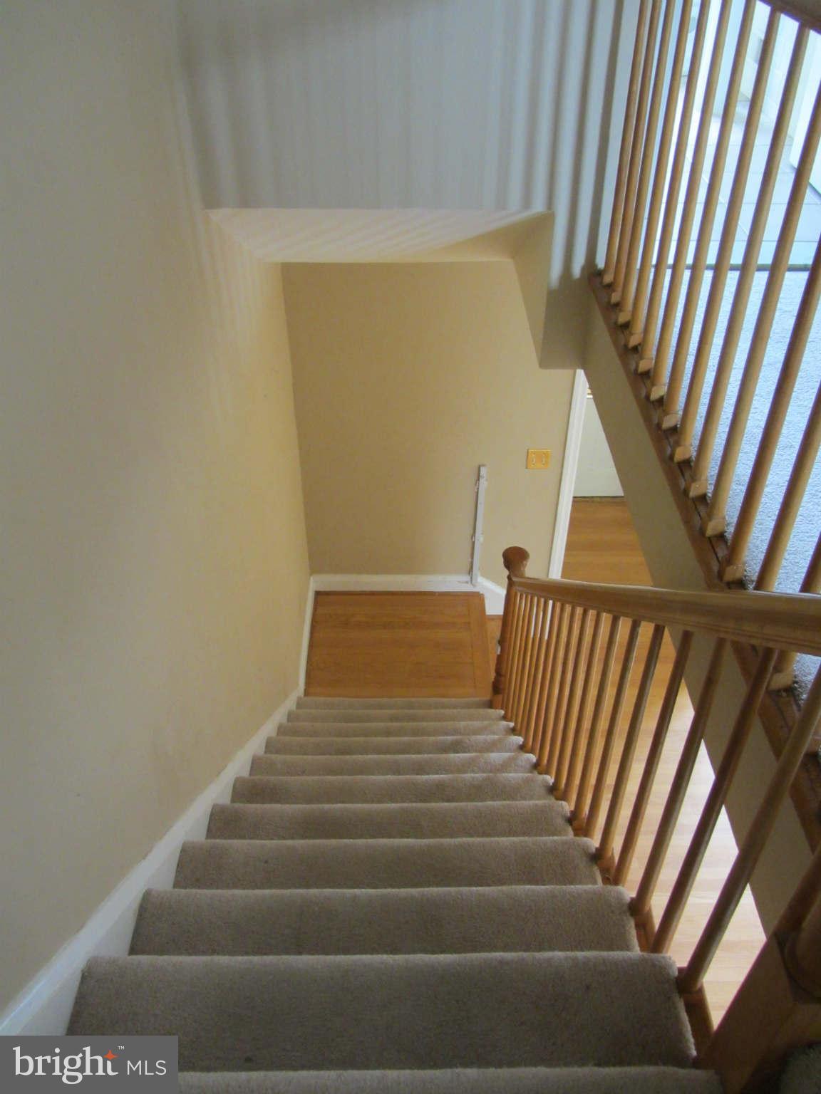 508 Academy Road Baltimore, MD 21228 - Photo 8 of 11 Stairway