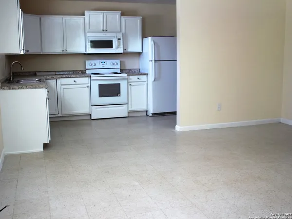 $1,200 | 1409 South 4th Street, Unit 2, Floresville, TX 78114