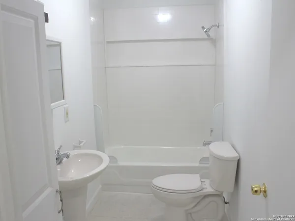 $1,200 | 1409 South 4th Street, Unit 2, Floresville, TX 78114