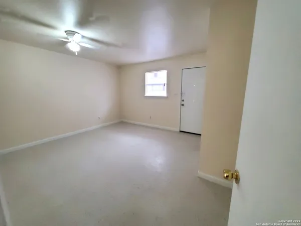 $1,200 | 1409 South 4th Street, Unit 2, Floresville, TX 78114