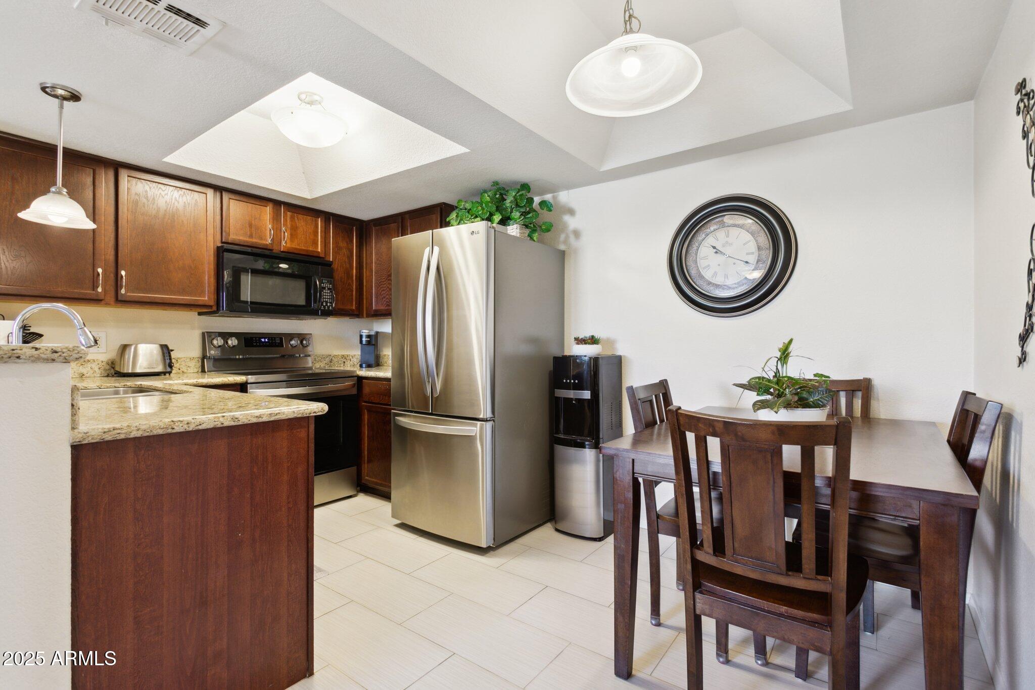 1720 East Thunderbird Road, Unit 2090 Phoenix, AZ 85022 - Photo 7 of 26 Dining Area