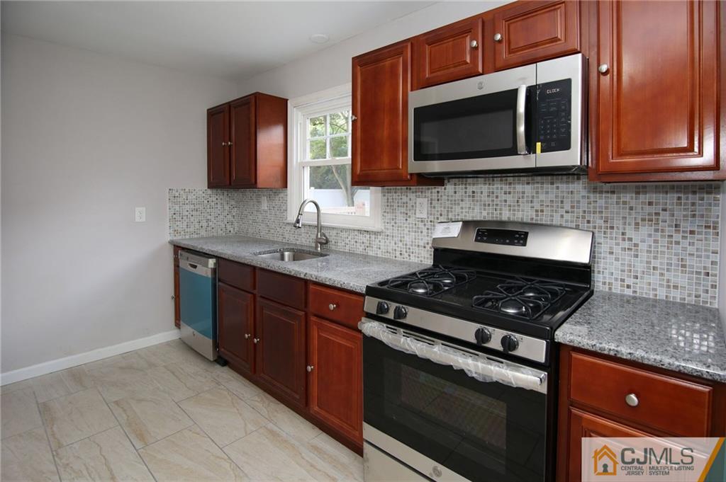 21 Rolling Road Middlesex, NJ 08846 - Photo 2 of 25 Gallery Image 2