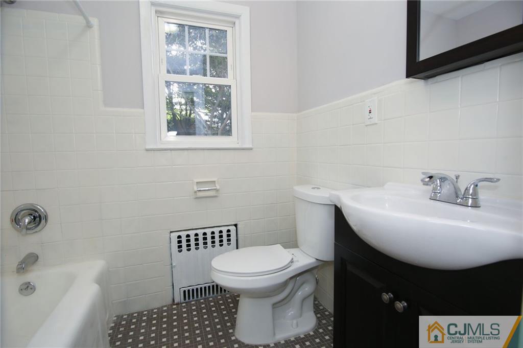 21 Rolling Road Middlesex, NJ 08846 - Photo 11 of 25 Gallery Image 11