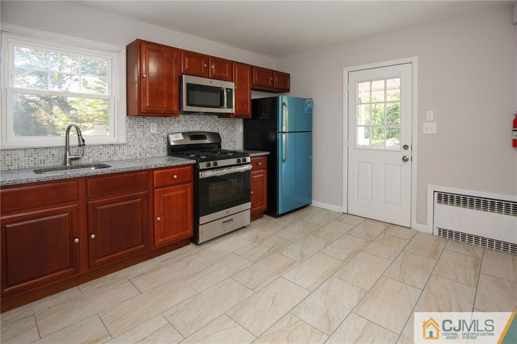 21 Rolling Road Middlesex, NJ 08846 - Photo 3 of 25 Gallery Image 3