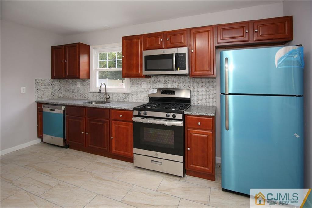21 Rolling Road Middlesex, NJ 08846 - Photo 4 of 25 Gallery Image 4