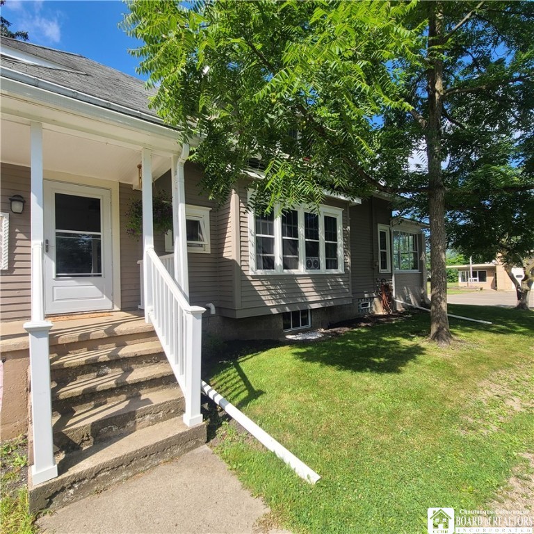 91 West Doughty Street Dunkirk, NY 14048 - Photo 3 of 33 Side Entry