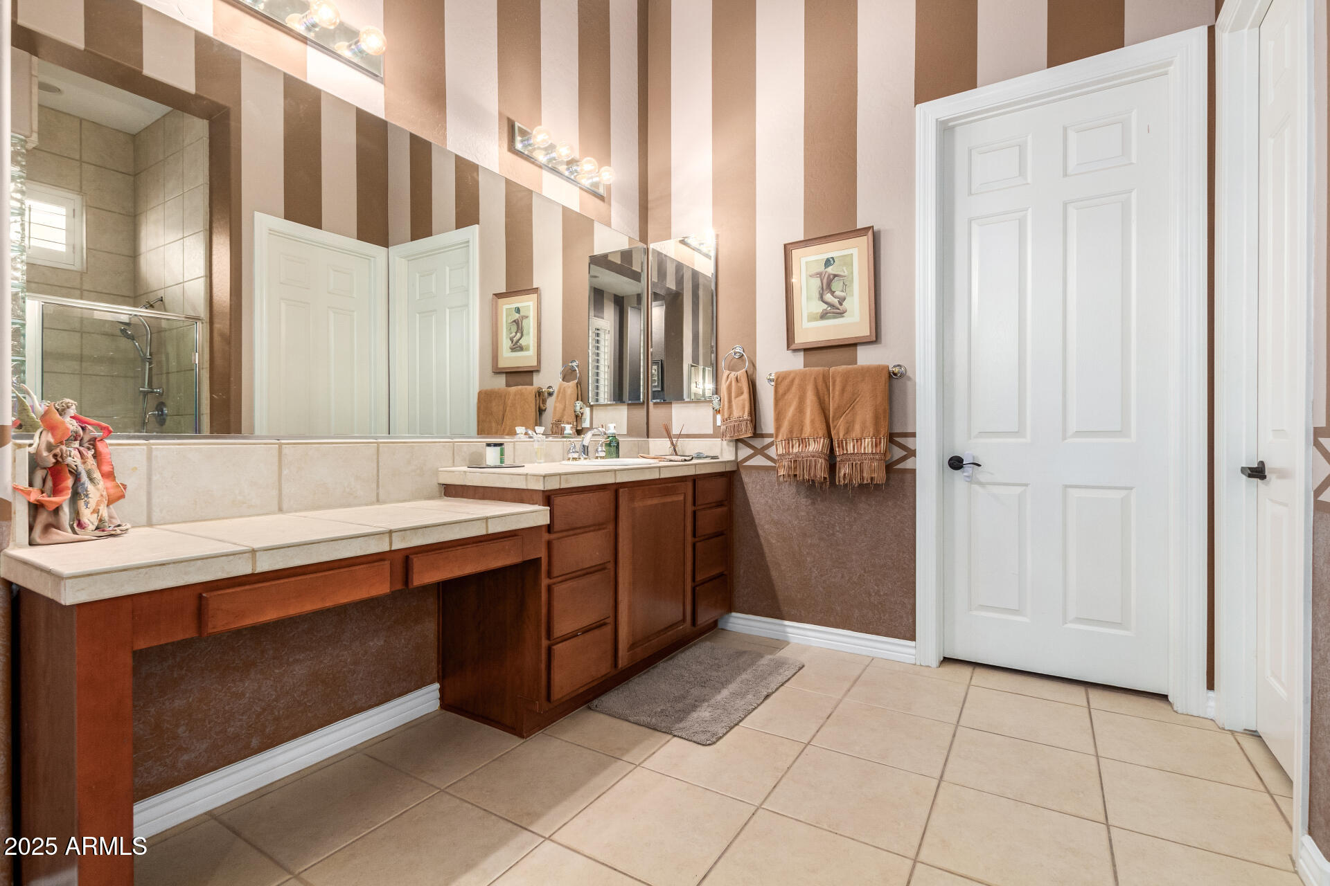 41715 North River Bend Road Phoenix, AZ 85086 - Photo 33 of 60 a spacious bathroom with a sink and a mirror