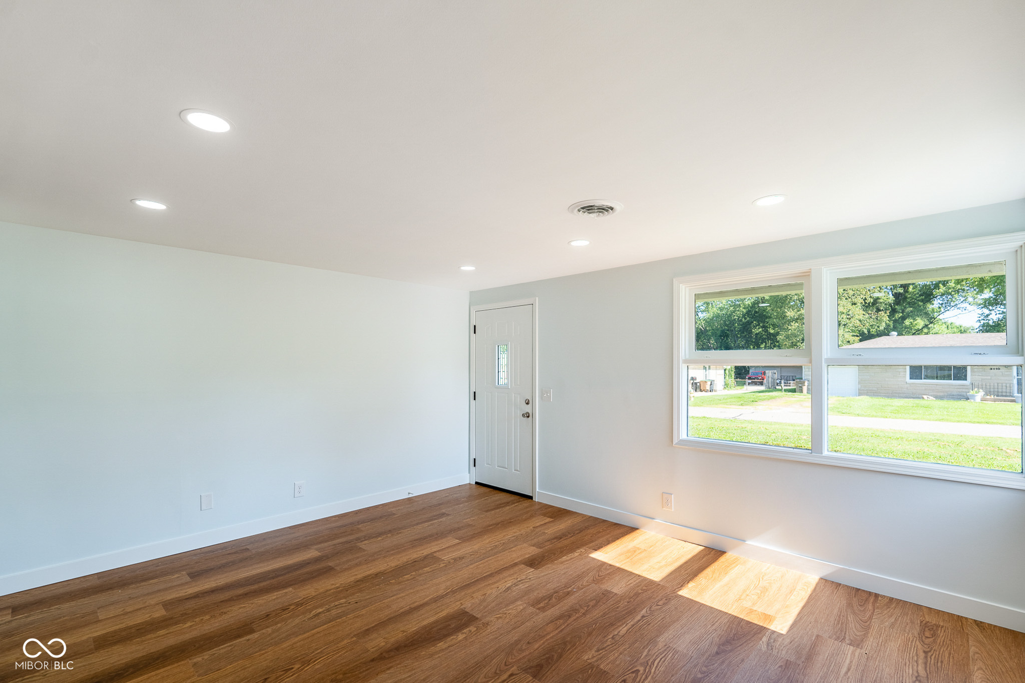 3117 31st Street Columbus, IN 47203 - Photo 6 of 34
