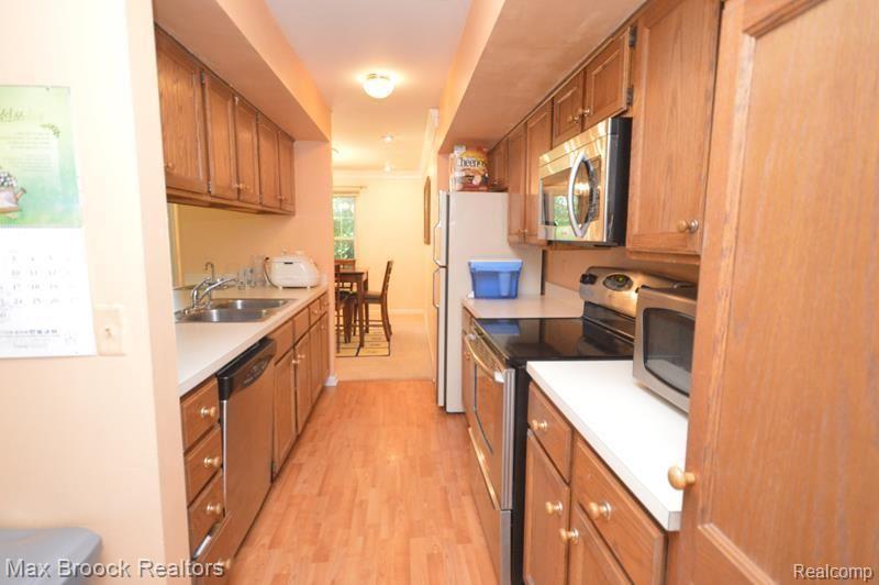 1635 Huntington Park Rochester, MI 48309 - Photo 6 of 18