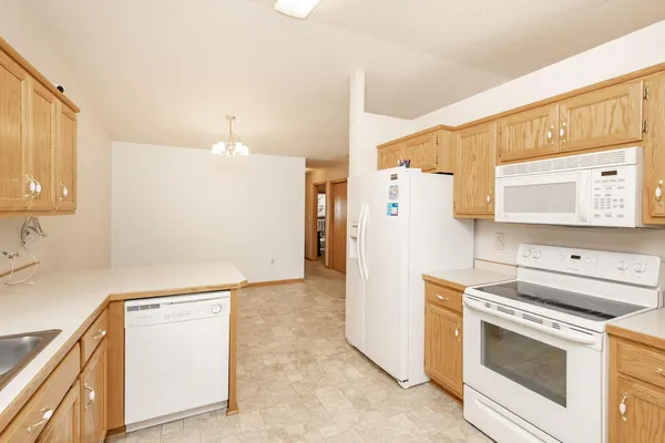 $285,000 | 1614 Suntree Drive, West Fargo, ND 58078