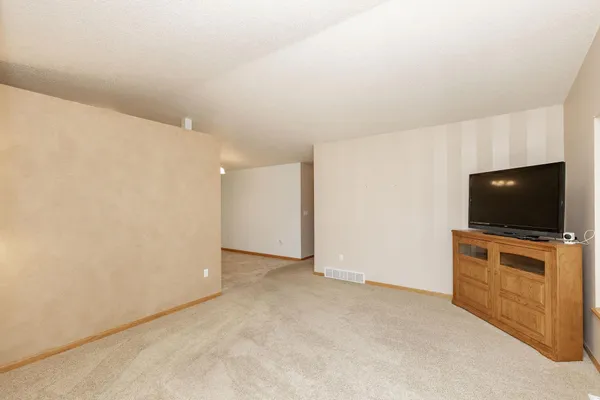 $285,000 | 1614 Suntree Drive, West Fargo, ND 58078