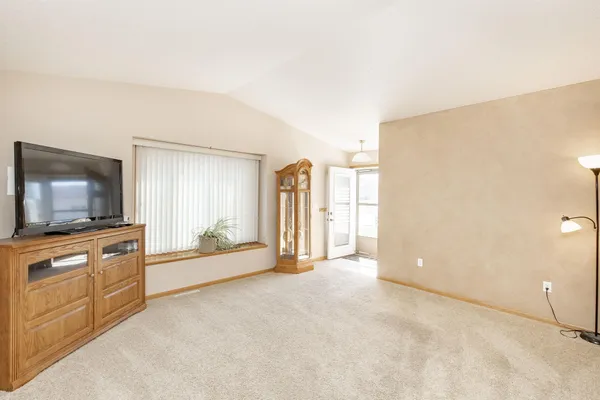 $285,000 | 1614 Suntree Drive, West Fargo, ND 58078