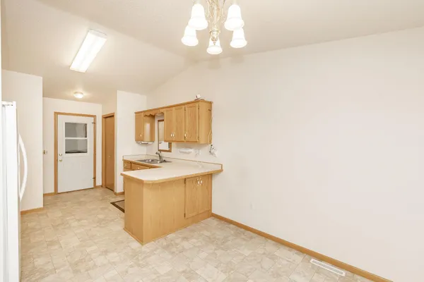 $285,000 | 1614 Suntree Drive, West Fargo, ND 58078