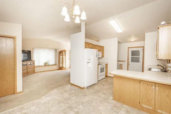 $285,000 | 1614 Suntree Drive, West Fargo, ND 58078