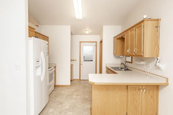$285,000 | 1614 Suntree Drive, West Fargo, ND 58078