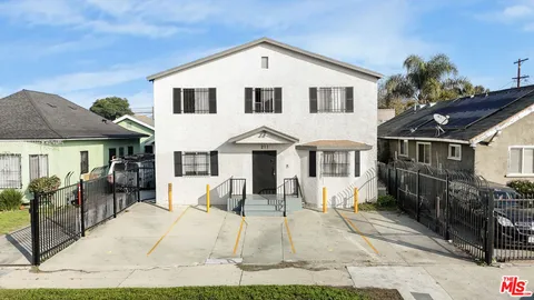 $1,495,000 | 211 East 55th Street, Los Angeles, CA 90011