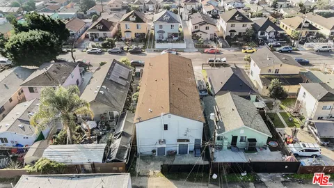 $1,495,000 | 211 East 55th Street, Los Angeles, CA 90011