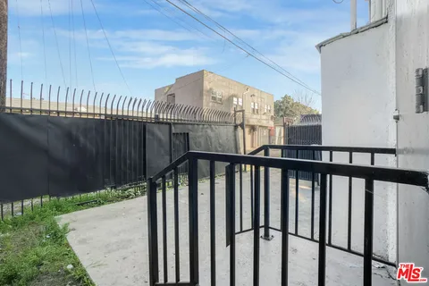 $1,495,000 | 211 East 55th Street, Los Angeles, CA 90011