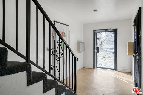 $1,495,000 | 211 East 55th Street, Los Angeles, CA 90011