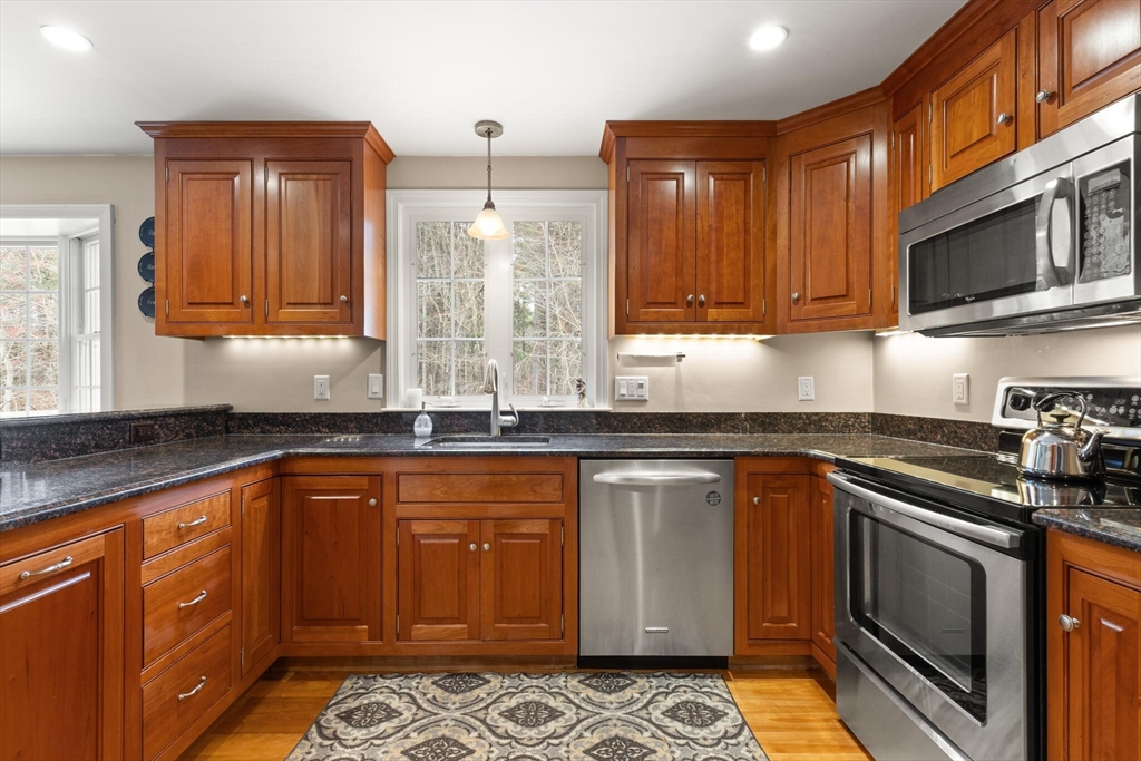 35 Meadowbrook Road Wrentham, MA 02093 - Photo 13 of 41