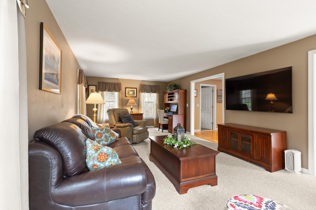 35 Meadowbrook Road Wrentham, MA 02093 - Photo 8 of 41