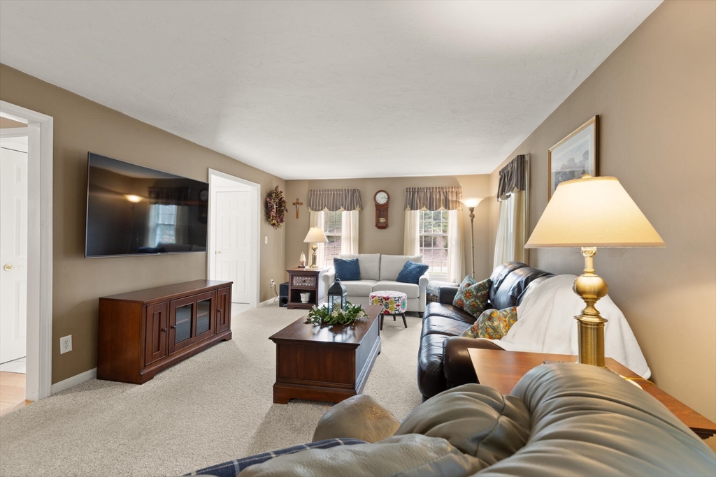 35 Meadowbrook Road Wrentham, MA 02093 - Photo 10 of 41