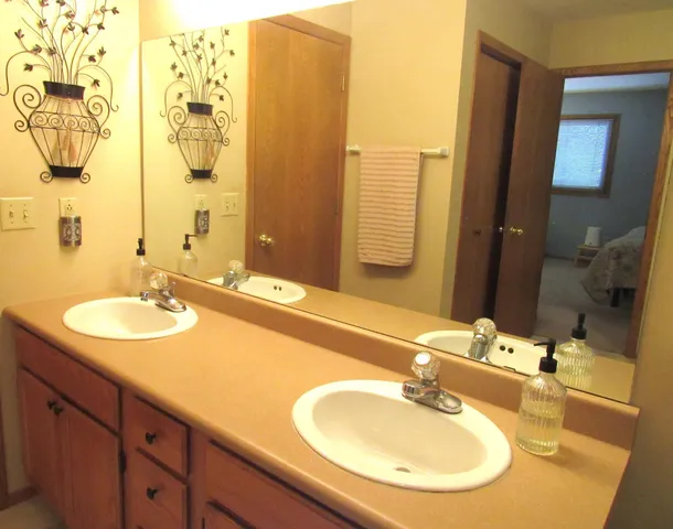 $350,000 | 15157 Patricia Court, Eden Prairie, MN 55346