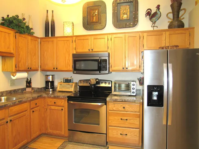 $350,000 | 15157 Patricia Court, Eden Prairie, MN 55346