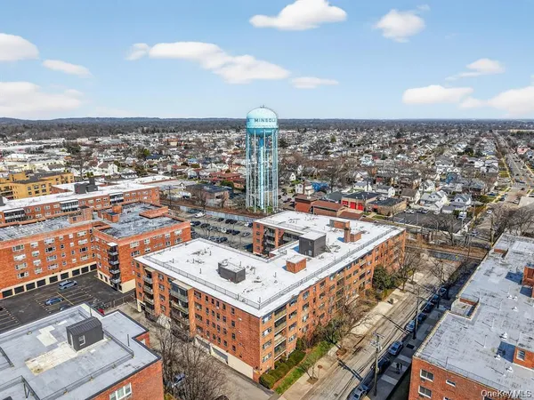 $179,000 | 100 Clinton Avenue, Unit 4R, Mineola, NY 11501