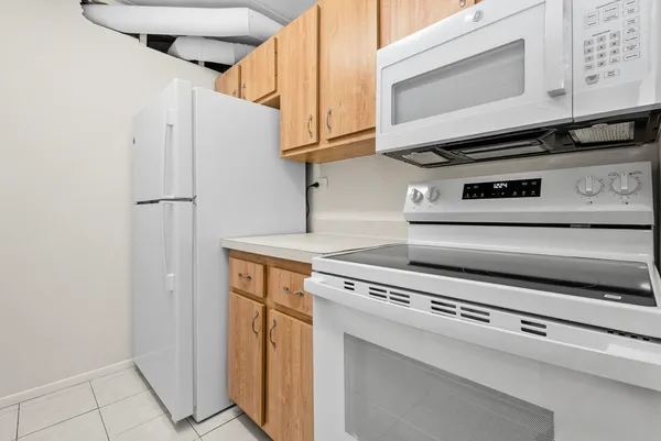 $99,900 | 3240 North Manor Drive, Unit 216, Lansing, IL 60438