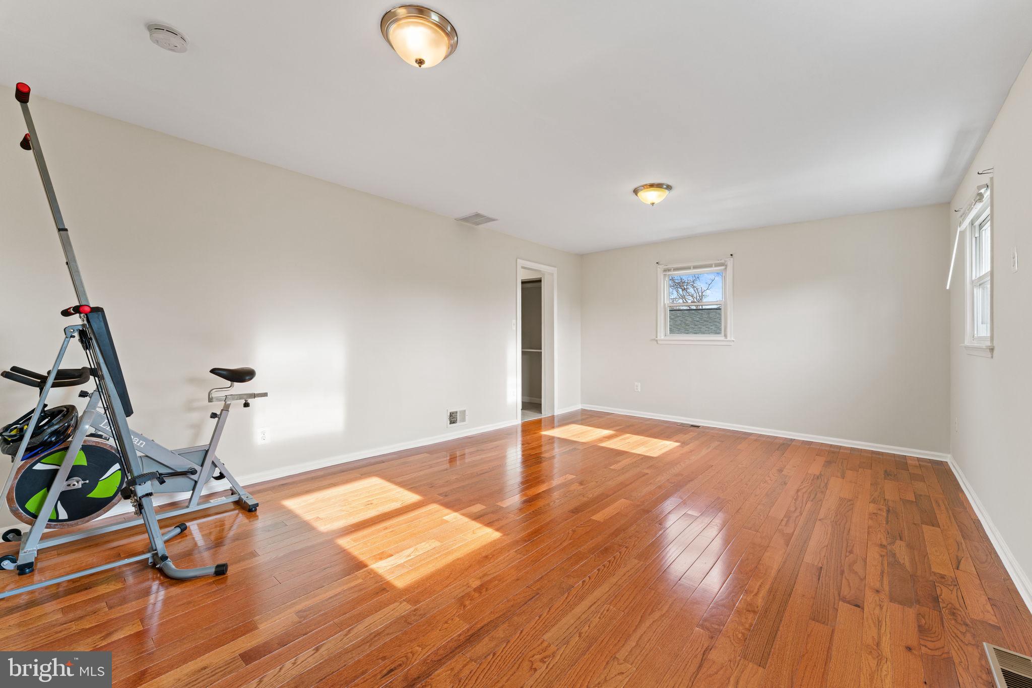 9207 4th Street Lanham, MD 20706 - Photo 11 of 37 Addition lg owners suite