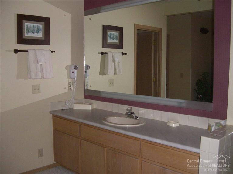 57395 Beaver Ridge Loop, Unit 40 A1 Sunriver, OR 97707 - Photo 16 of 25 a bathroom with a sink and a mirror