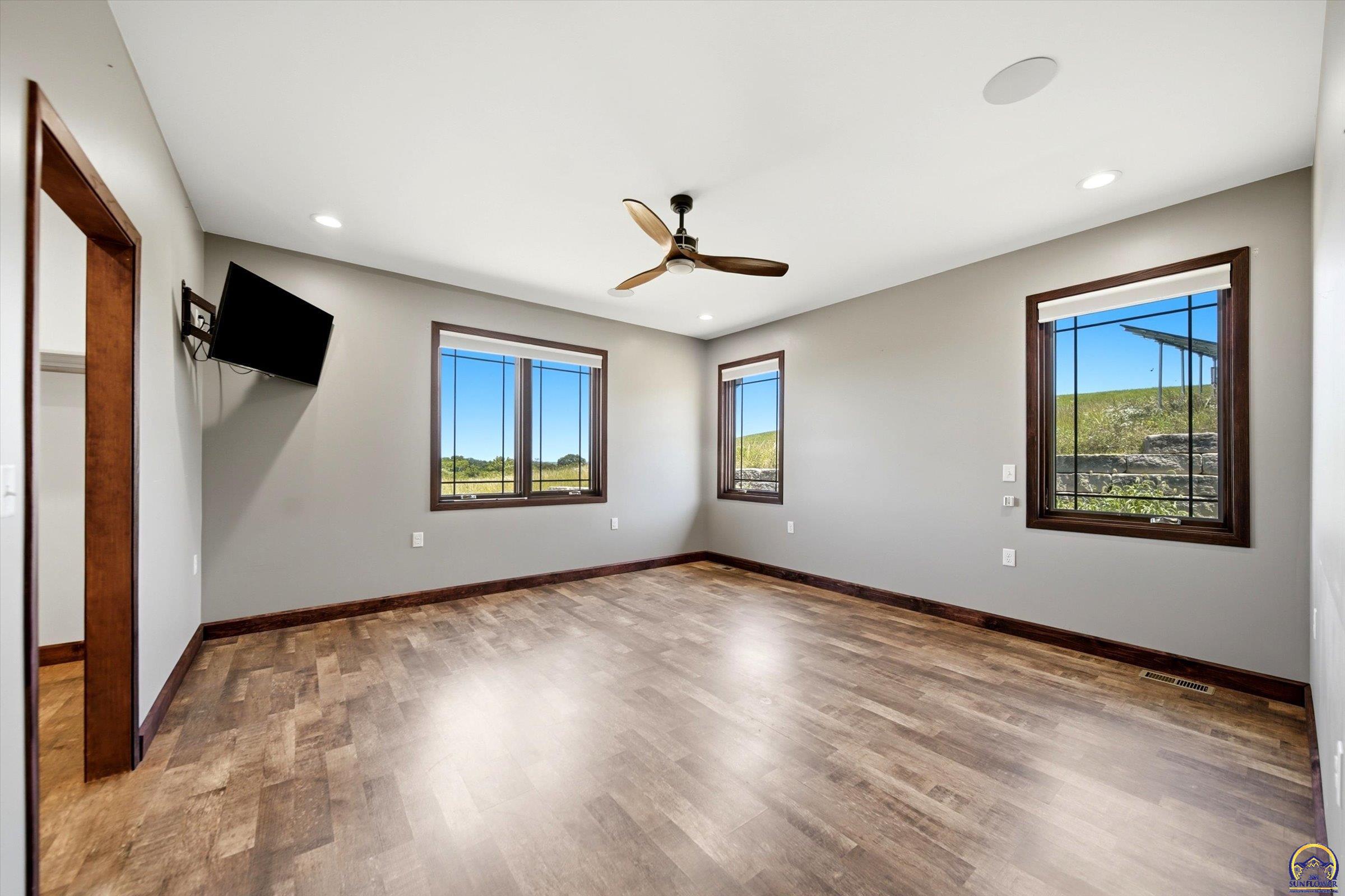 6010 Southwest Douglas Road Topeka, KS 66610 - Photo 10 of 25