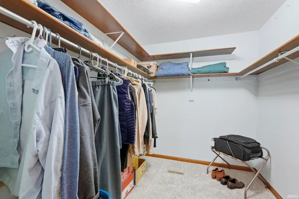 $230,000 | 2105 Oakwood Drive, Warsaw, IN 46580