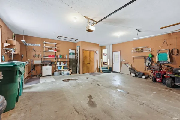 $230,000 | 2105 Oakwood Drive, Warsaw, IN 46580