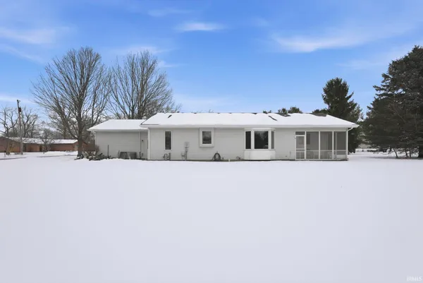 $230,000 | 2105 Oakwood Drive, Warsaw, IN 46580