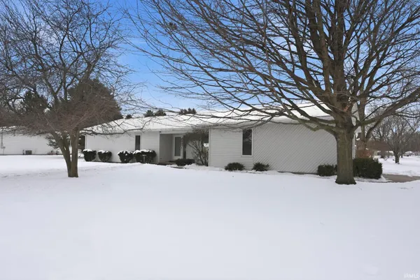$230,000 | 2105 Oakwood Drive, Warsaw, IN 46580