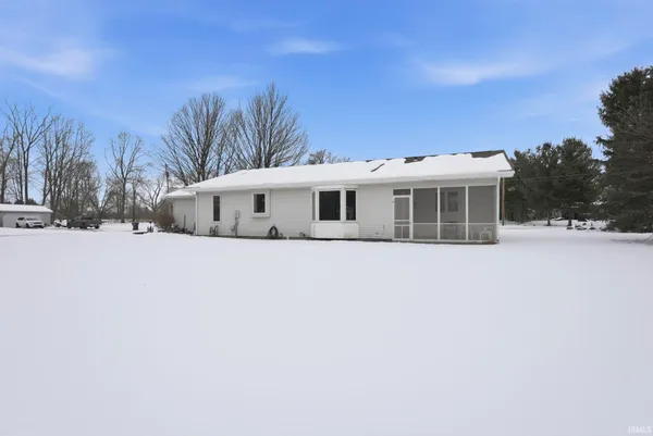 $230,000 | 2105 Oakwood Drive, Warsaw, IN 46580